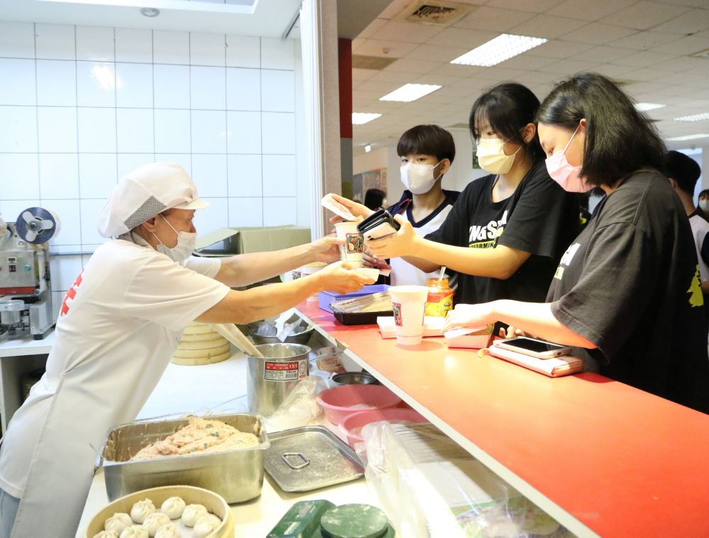 睽違一年多，臺北育達高中美食街重新開放